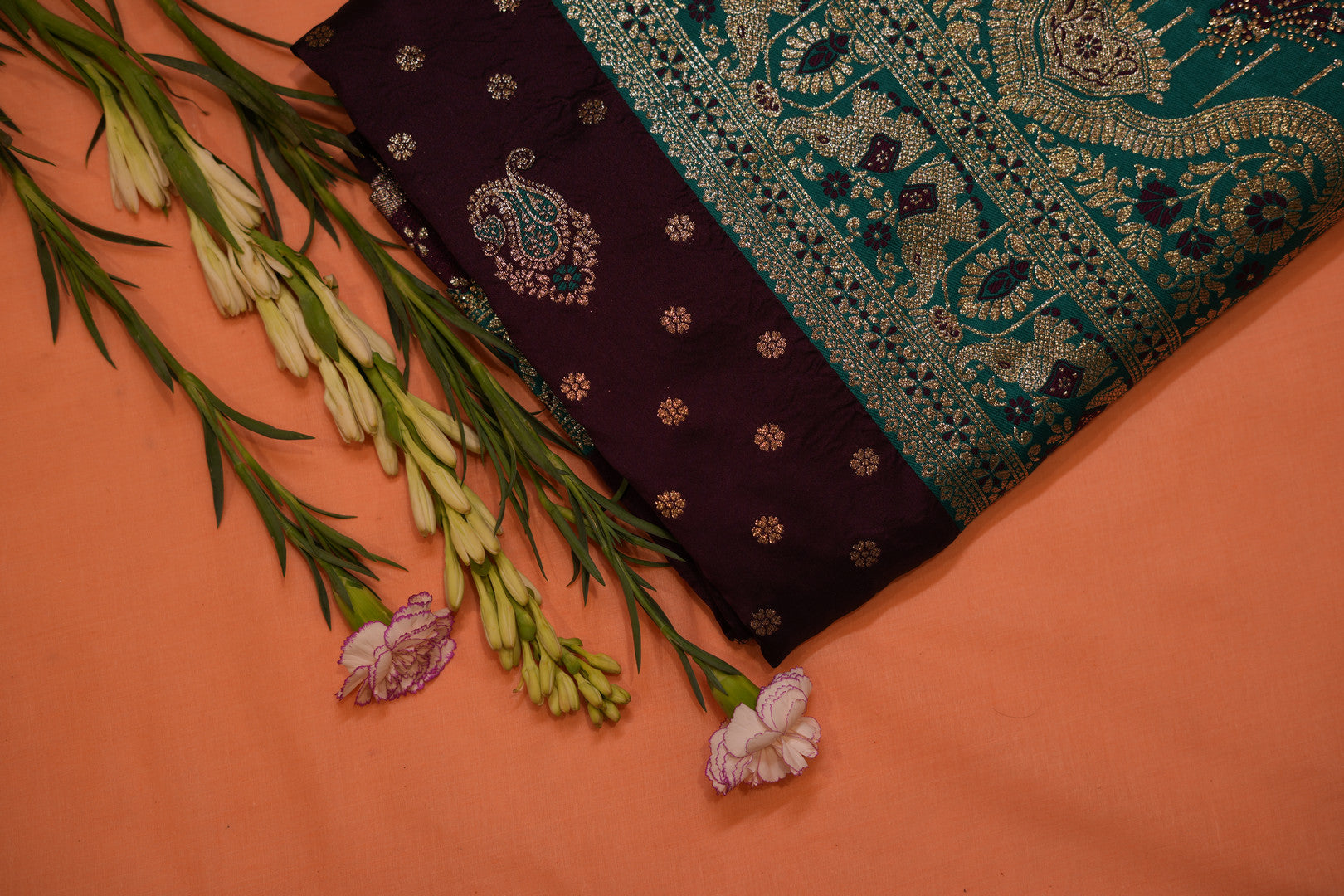 Pure Silk Banarasi Saree with Dulha-Dulhan Motif
