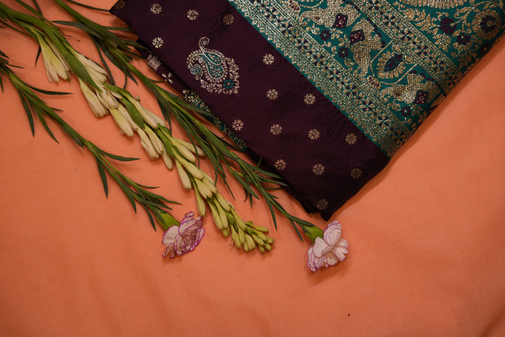 Pure Silk Banarasi Saree with Dulha-Dulhan Motif
