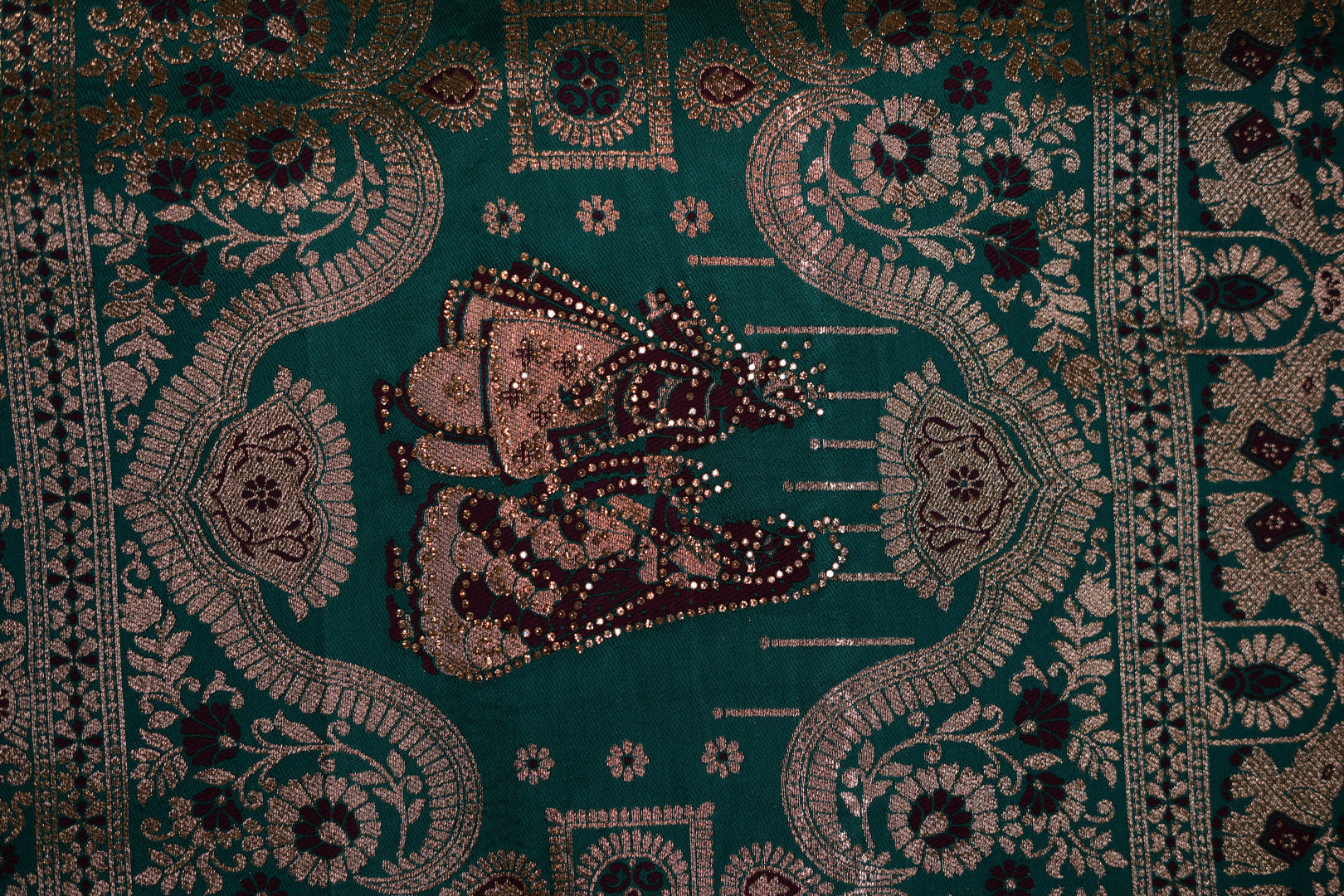 Pure Silk Banarasi Saree with Dulha-Dulhan Motif