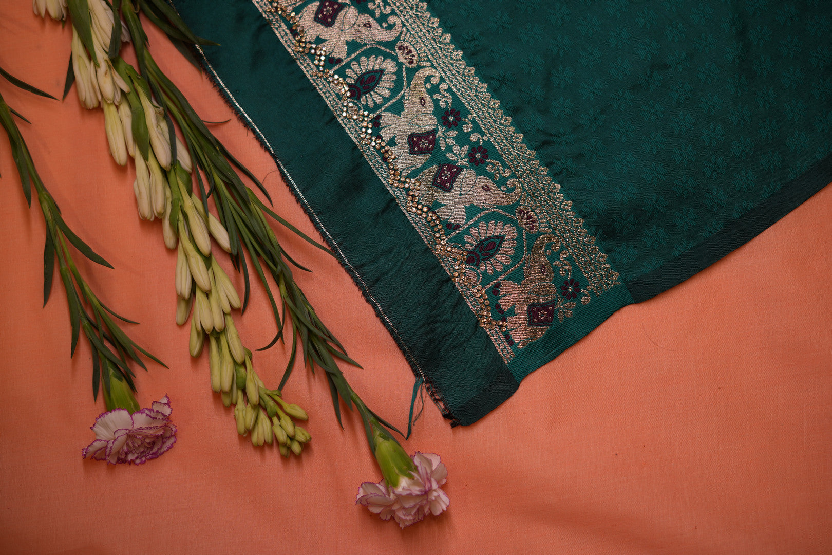 Pure Silk Banarasi Saree with Dulha-Dulhan Motif