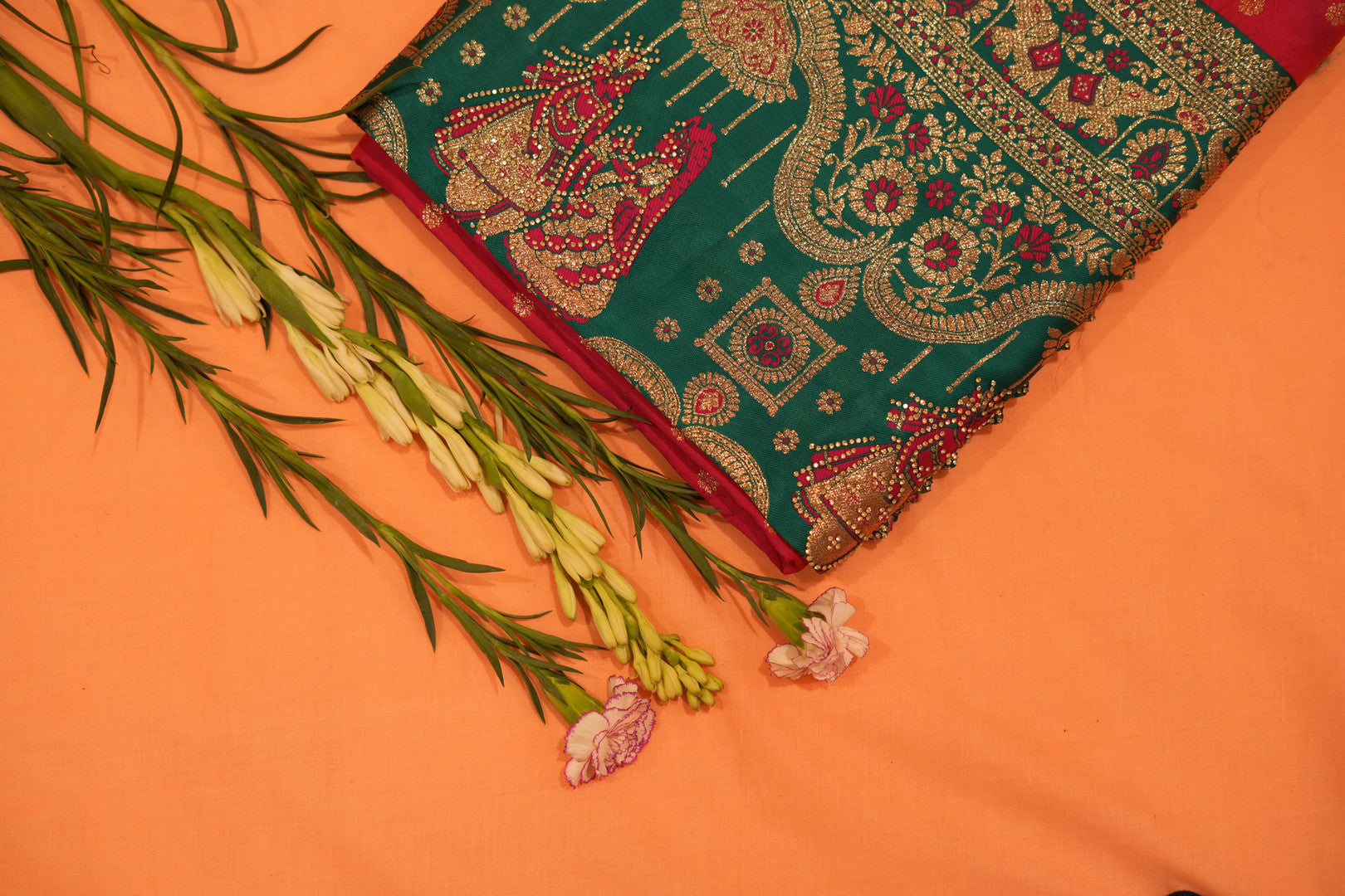 Banarasi Silk With Dulha Dulhan Motif