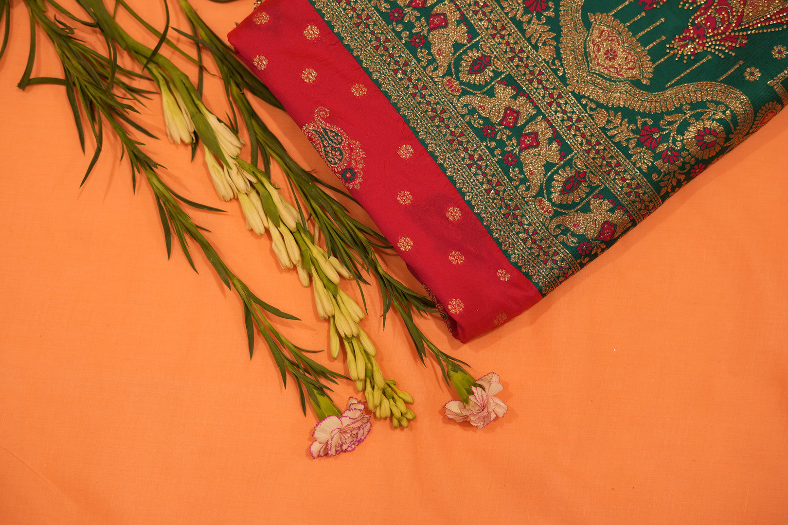 Banarasi Silk With Dulha Dulhan Motif