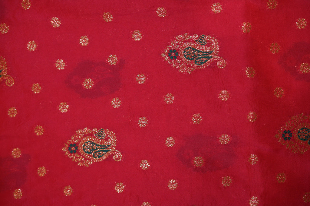 Banarasi Silk With Dulha Dulhan Motif