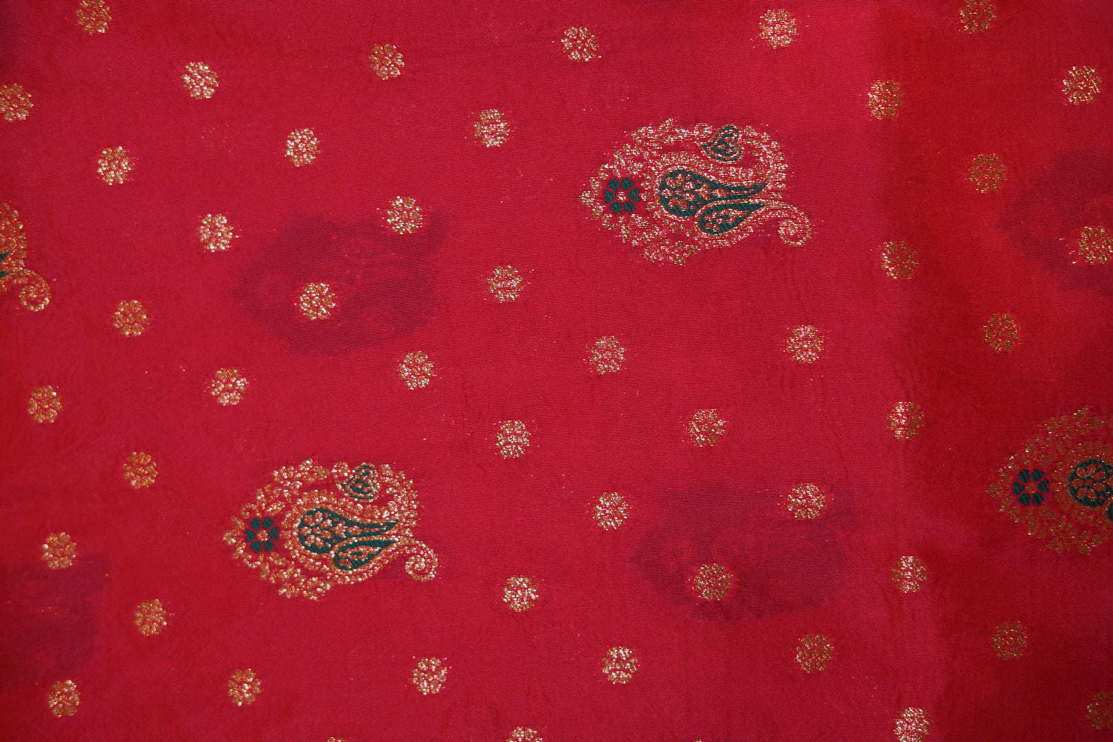 Banarasi Silk With Dulha Dulhan Motif