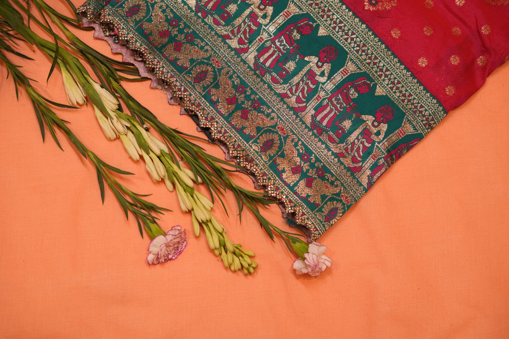 Banarasi Silk With Dulha Dulhan Motif
